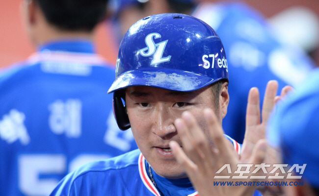 '1+1'보다 '마음'이 먼저 움직였다...페이컷 복귀라니… 불혹의 타격장인, 그의 시선은 '왕조재건'에 있었다