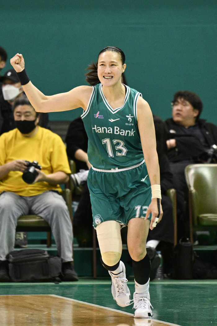 "김정은은 김정은이다!" 극찬 이끌어낸 '레전드' 부천 하나은행 김정은 "수비 못하면 은퇴 생각…내가 분명히 해야한다"