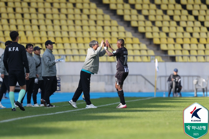 '꼴찌→PO+베스트11 3명 배출' 성남 승격은 못했지만, '지니어스' 전경준은 빛났다