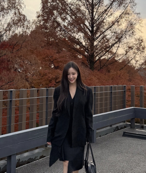 효민, 드디어 ♥재력가 남편 공개...함은정 결혼식서 존재감 폭발 "혼자…