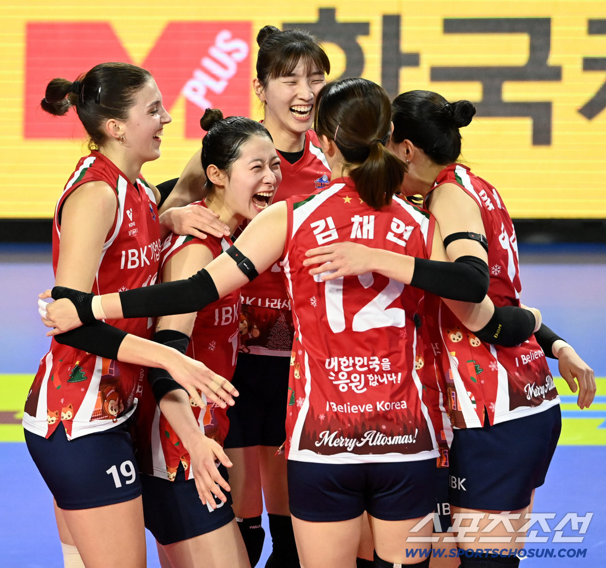 [포토] 이주아의 서브에이스, 1세트 따낸 IBK기업은행