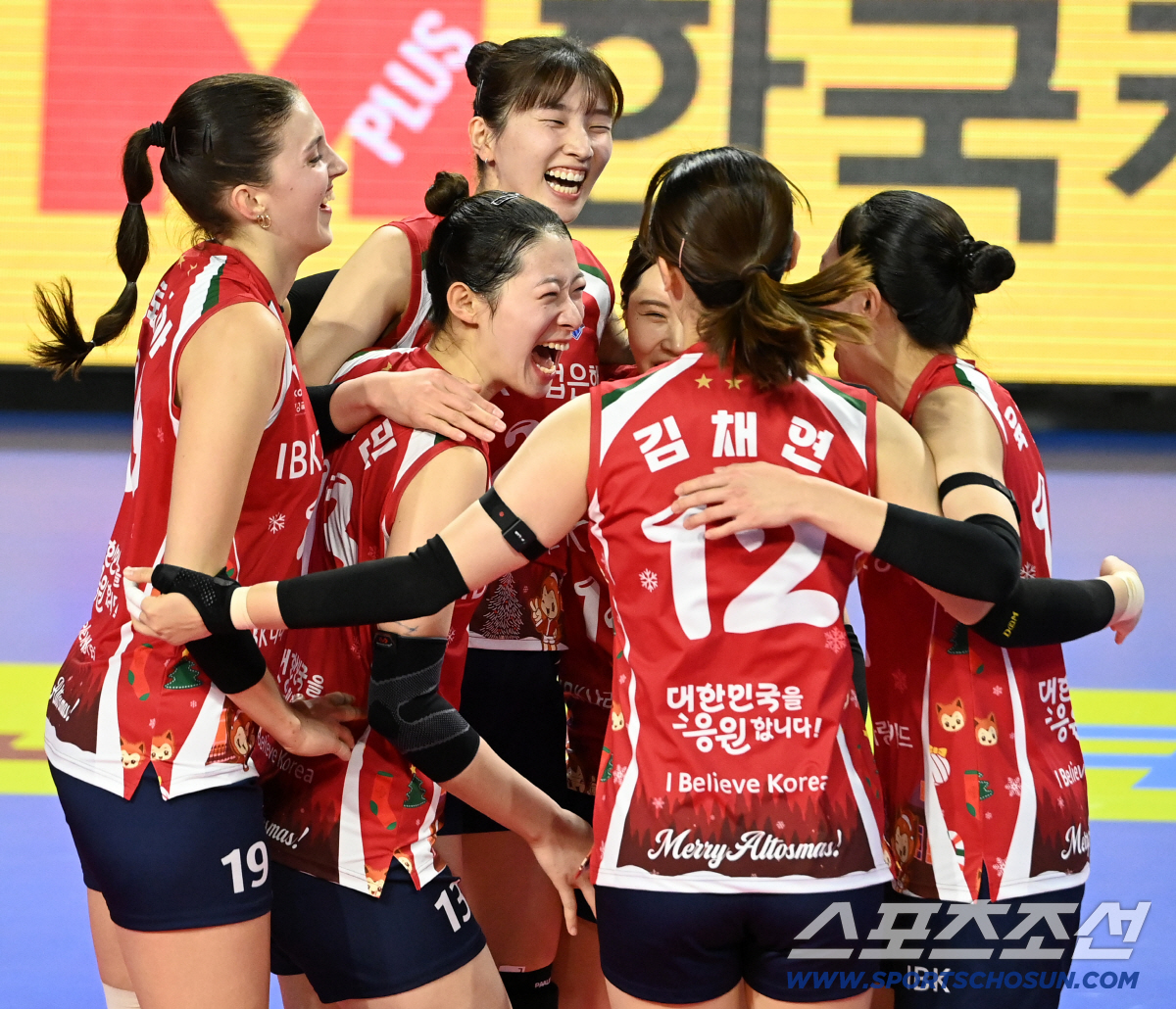 [포토] 이주아, 서브로 1세트 끝냈어!