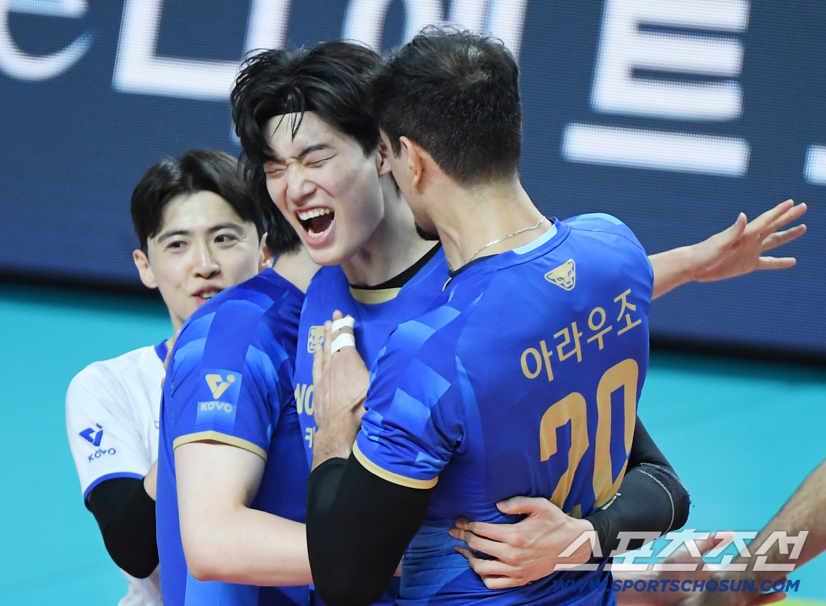 9연승 실화? '러셀-정지석 폭발' 대한항공 고공비행…우리카드 잡고 2R…