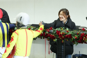 여성 최다승 기록 김혜선 기수 은퇴…조교사로 새 출발