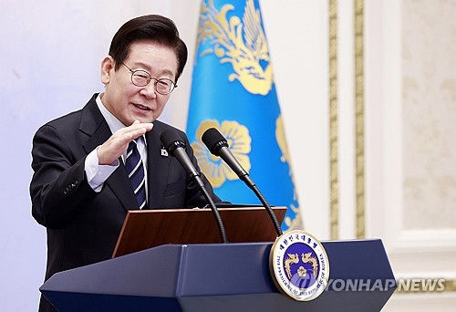 李대통령 취임 6개월 지지율 62%…민주 43%·국힘 24%[한국갤럽]