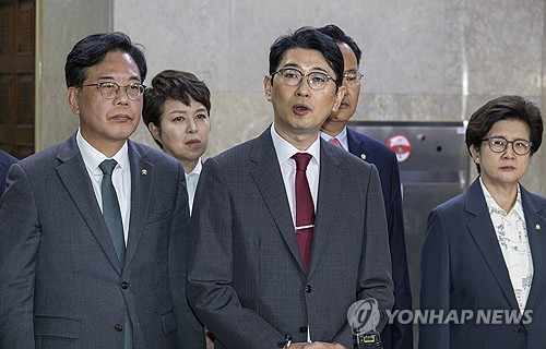 국힘 주진우, 장경태 고발…"성폭력 피해자 명예훼손·신상공개"