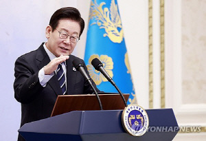 李대통령 취임 6개월 지지율 62%…민주 43%·국힘 24%[한국갤럽](종합)