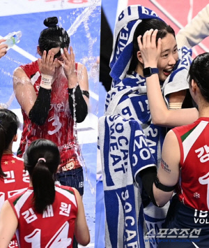 '서브 폭격' 박은서, 시원한 물세례 받으며 