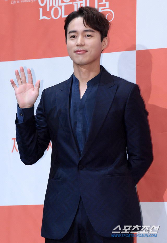 오민석, "예비신부 위한다"더니...전여친 줄줄이 소환 "외국인 퀸카·항…