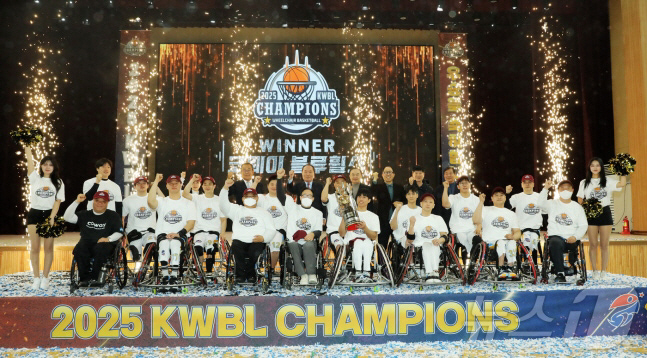 "역대급 명승부→어우코!" '베테랑 원팀'코웨이,'난적'춘천 2점차 꺾고…