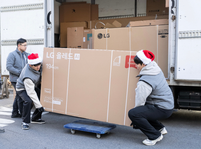 LG 트윈스, 통합우승 공약 '팬 방문 LG전자 가전 설치' 이행