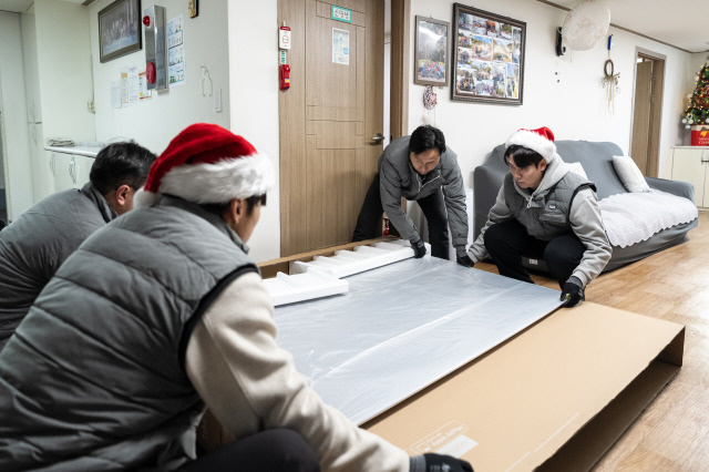 LG 트윈스, 통합우승 공약 '팬 방문 LG전자 가전 설치' 이행