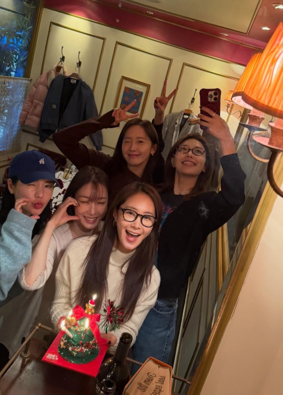 태연→효연은 불참..소녀시대, 유리 생일에 또 뭉쳤다 "소녀들 덕에 텐션…