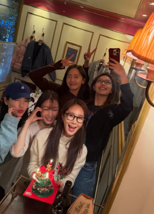 태연→효연은 불참..소녀시대, 유리 생일에 또 뭉쳤다 
