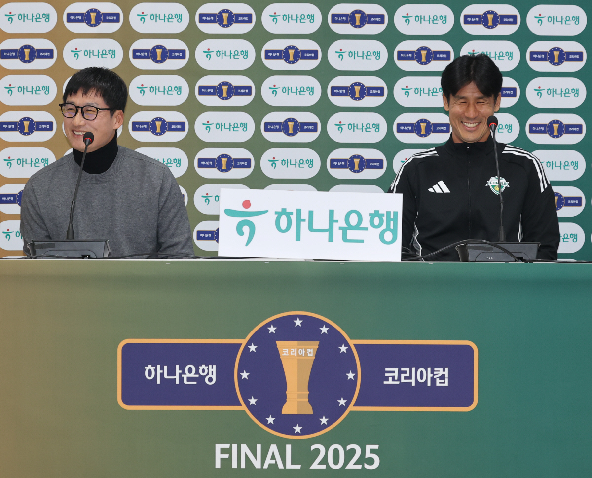 [현장인터뷰]"신나게 한 번 미쳐보자" 이정효 광주FC 감독, '창단 첫…