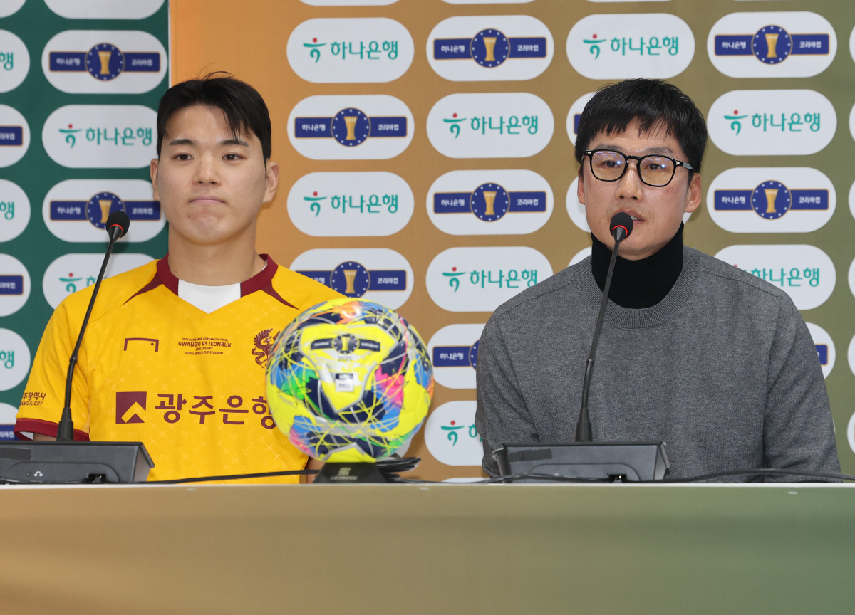 [현장인터뷰]"신나게 한 번 미쳐보자" 이정효 광주FC 감독, '창단 첫…