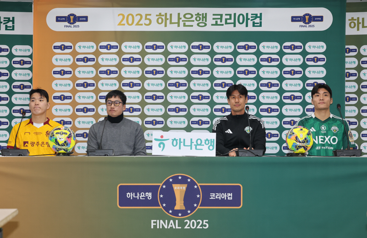 [현장인터뷰]"신나게 한 번 미쳐보자" 이정효 광주FC 감독, '창단 첫…