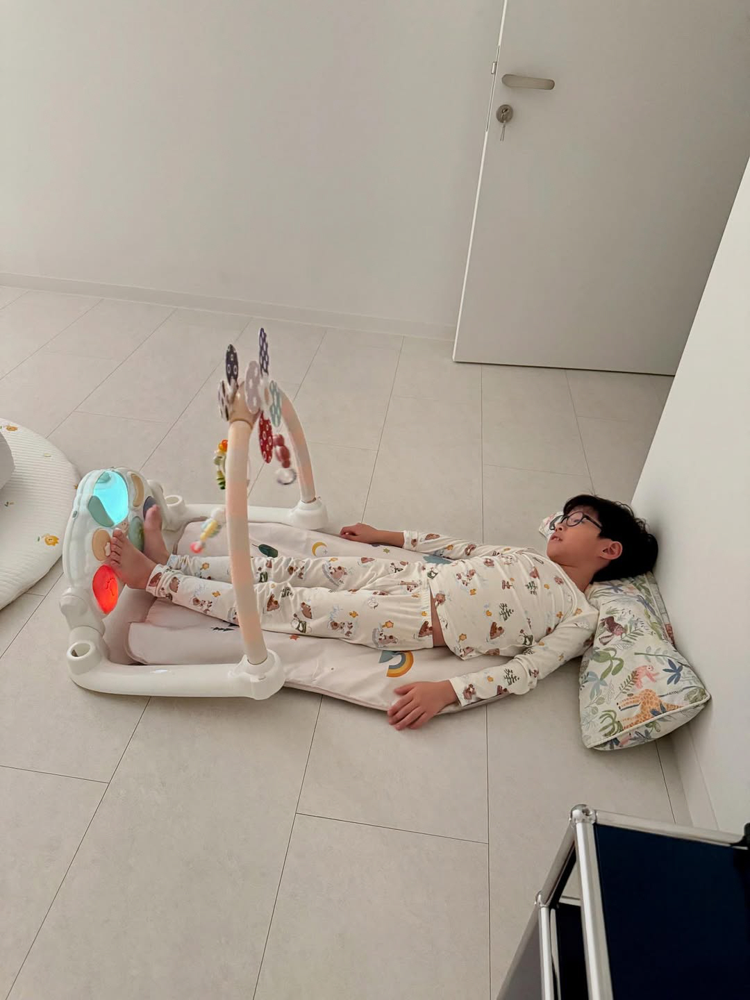 이시영 딸, 벌써 母 얼굴 보이는 '생후 한달차'...8세 子는 육아 동…