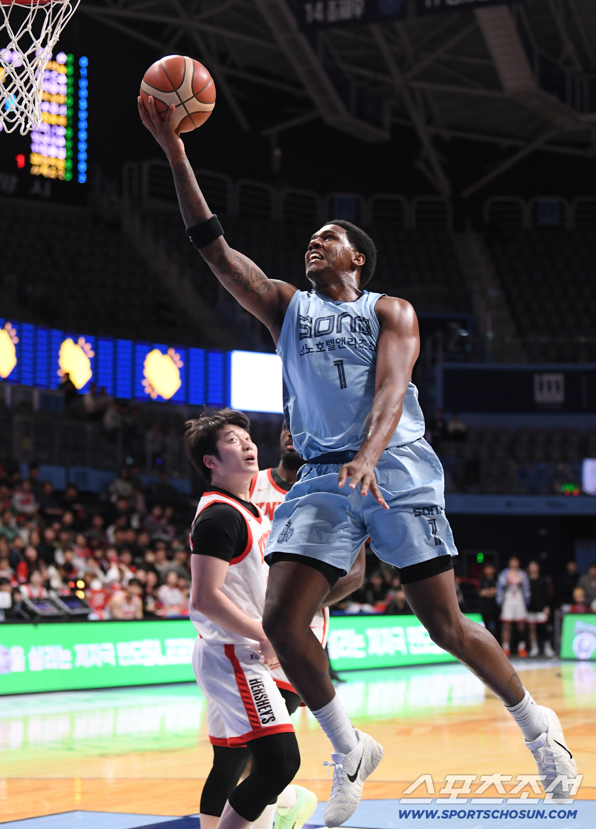 [포토] 나이트의 멋진 레이업슛