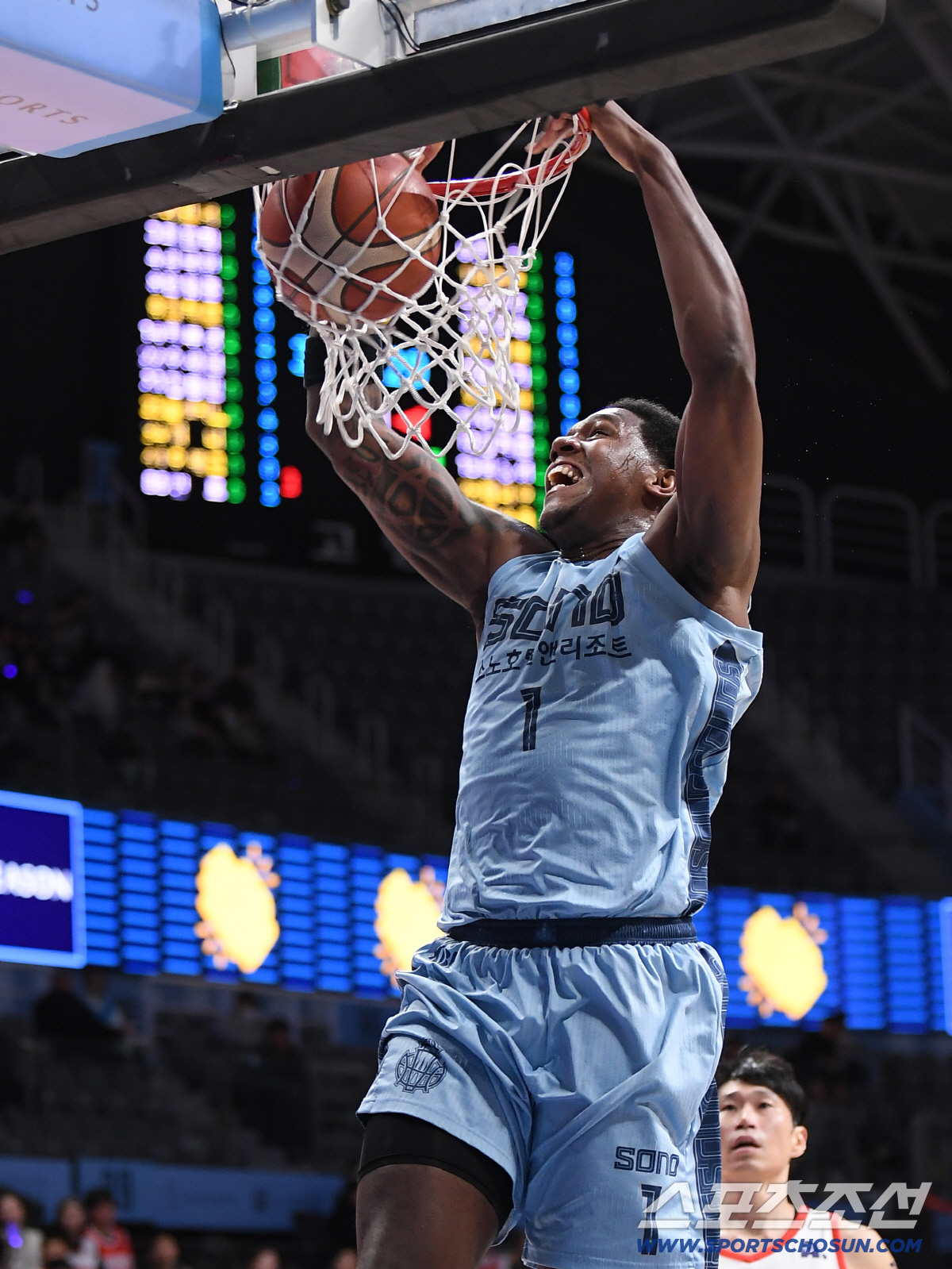 [포토] 덩크슛 꽂아 넣는 나이트