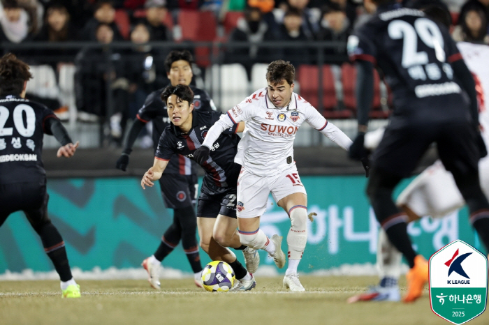 "'캡틴' 바사니 결승골" 부천FC 새 역사, '골포스트 OUT 2회' …