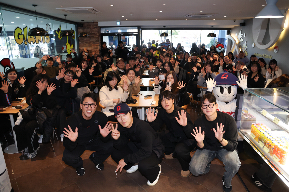 "보람있는 자리, 앞으로도 계속되길" 전준우→한태양 힘모은 드림카페, 발…