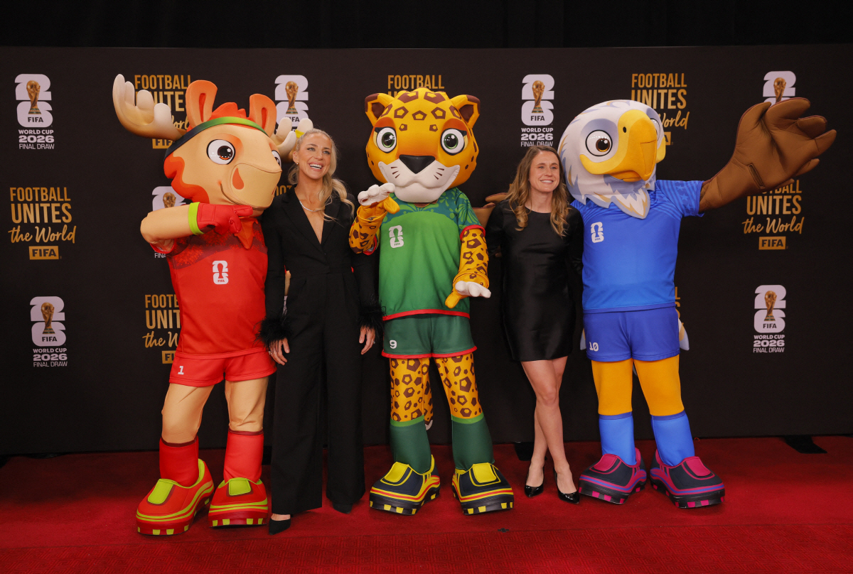 '레전드는 레전드네' 한국서 쫓겨난 클린스만, 조추첨식서 '원샷' 포착[…