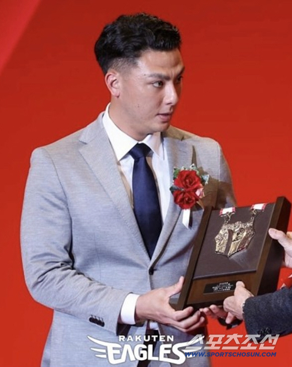 "상상 못한 일이 벌어졌다" 특급 루키에 밀려 유격수→3루수 이동, 프로…