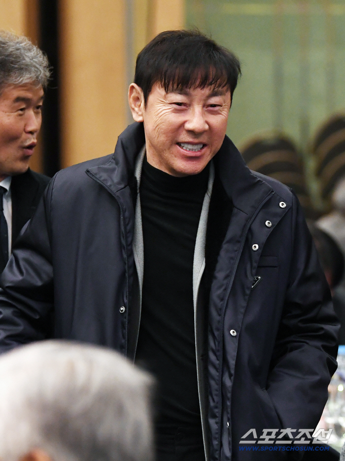 '징계 절차는 아냐' KFA, '신태용 폭행 논란' 조사 시작...울산에 경위 요청