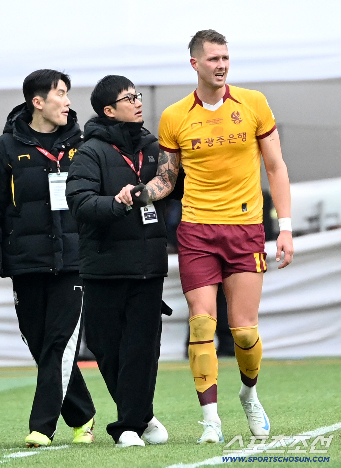 [포토] 이정효 감독, 프리드욘슨 힘내자!