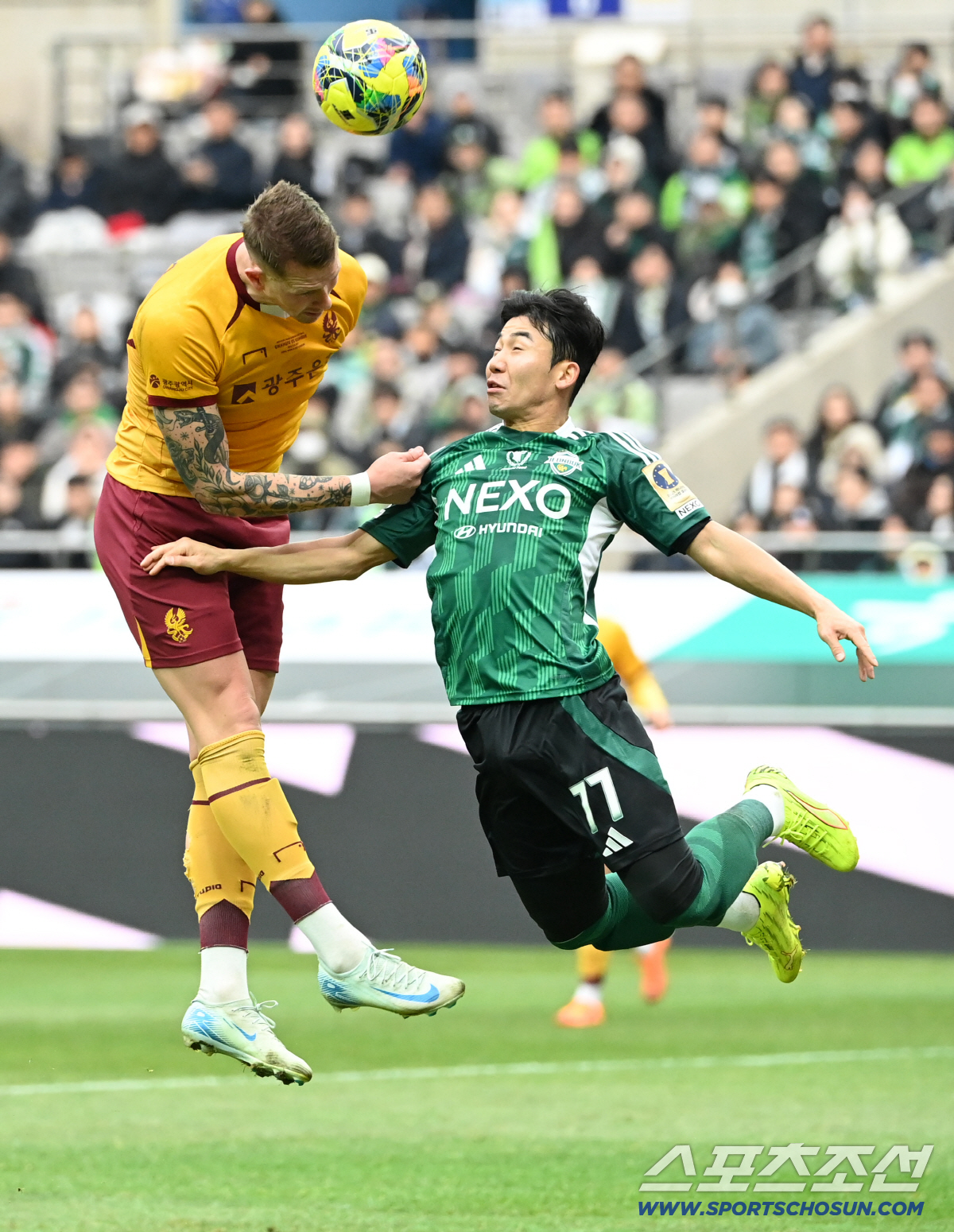 [포토] 프리드욘슨, 머리 갖다대고!