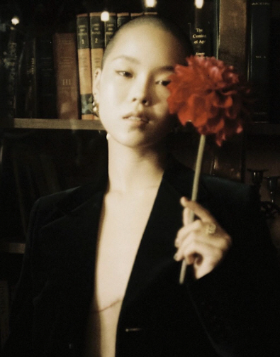 아이돌 XG 코코나, 가슴 절제 수술 흉터 공개→ 커밍아웃 “난 여자 아…