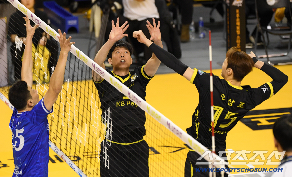 '이럴수가' 동시에 감기 몸살, 구토로 이탈이라니…'2위 싸움 치열한데'…