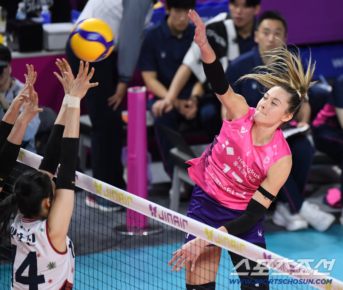 [포토] 레베카의 힘찬 스파이크