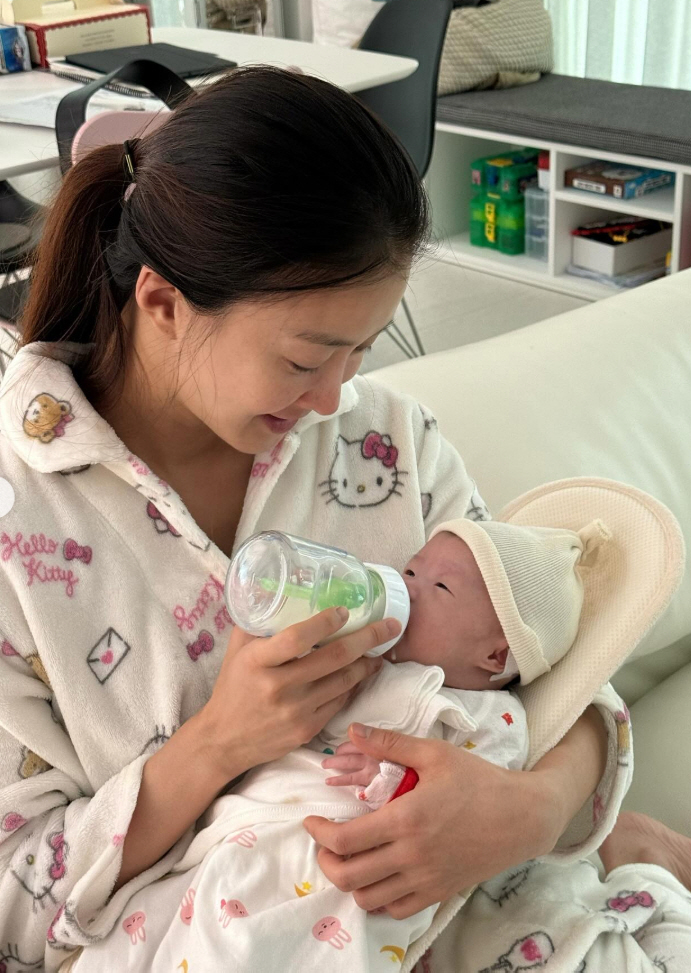 이시영, 출산 한달 만 기쁜 소식 "1.9kg로 와준 둘째, 3kg 됐다…