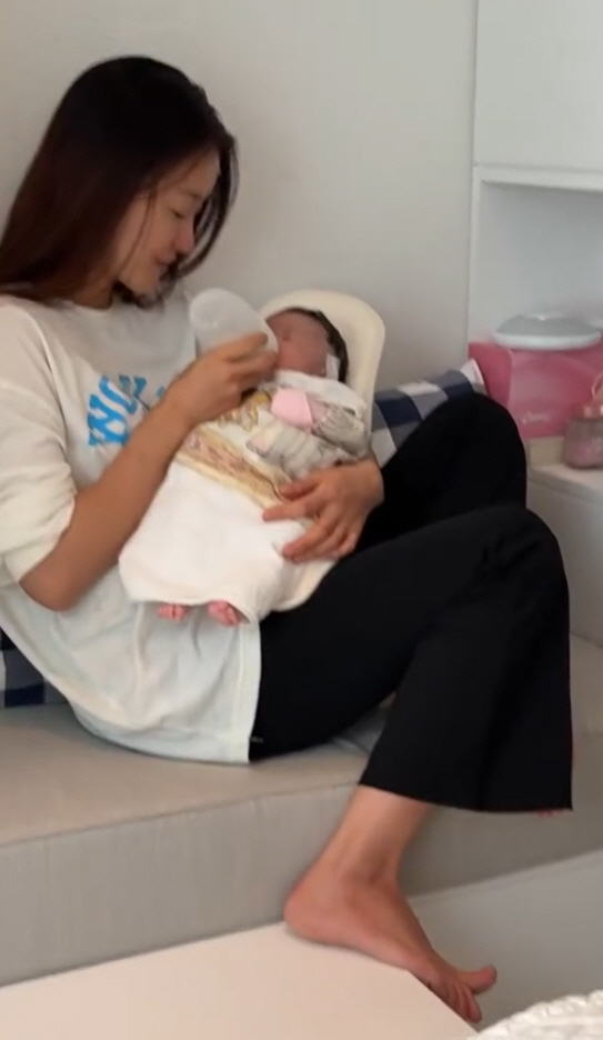 이시영, 출산 한달 만 기쁜 소식 "1.9kg로 와준 둘째, 3kg 됐다…