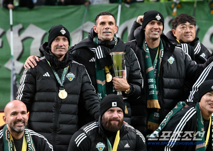 "아픔+행복 담긴 5분짜리 영상에 뭉클" 마지막 순간까지 '디테일'에 집중한 포옛 감독, 5년만의 더블 결실