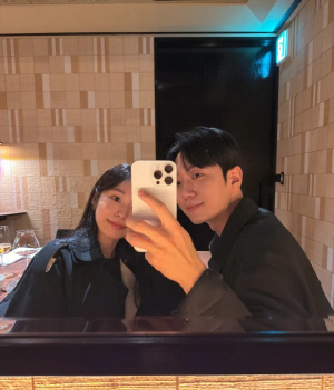 김연아♥고우림, 오붓한 연말 데이트..부부 셀카 '달달'