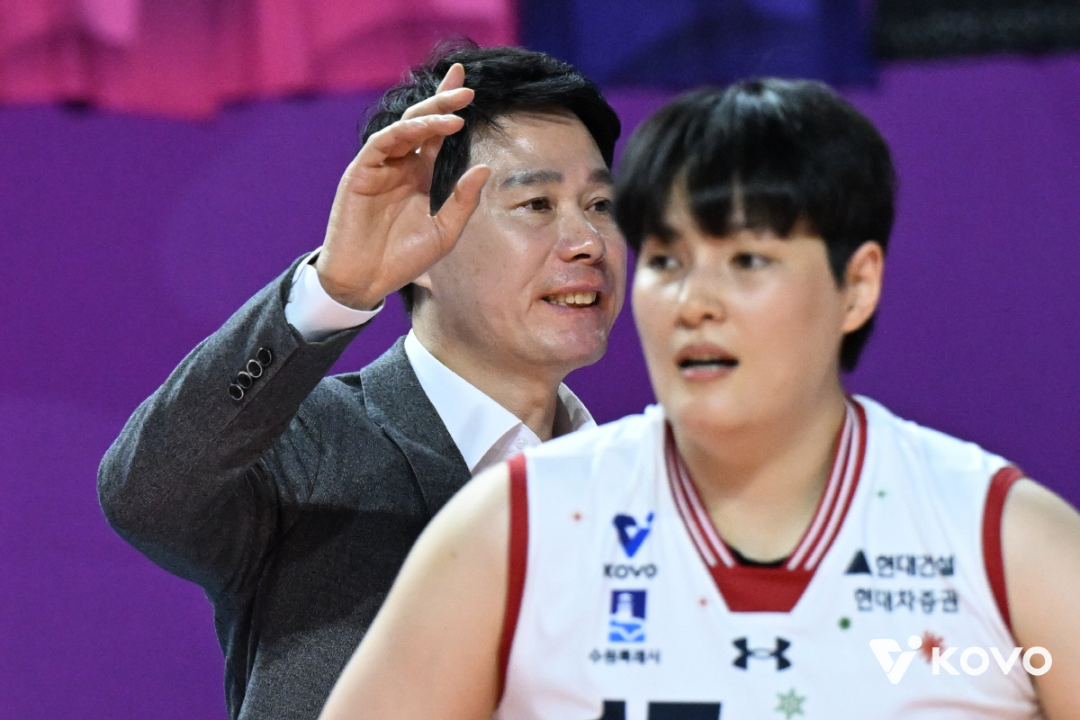 김희진 부활? '12득점 4블록+성공률 63.6%' 뱅활약 → 현대건설 …