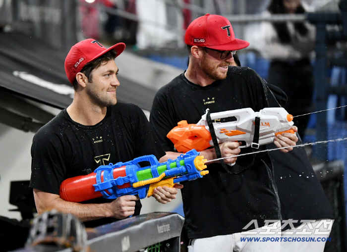 29억 질러 눌러앉혔다, KIA 재계약 0순위 확보…'유일 10승' 외국…