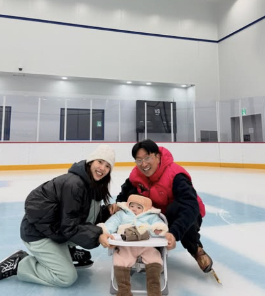 손담비, 8개월 딸 벌써 조기교육 시작...'영어유치원'보다 빙판 위가 …