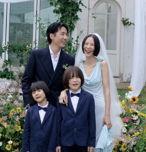 '재혼' 김나영과 결혼한 마이큐, 두 아들 가슴으로 품었다..."육아일기…