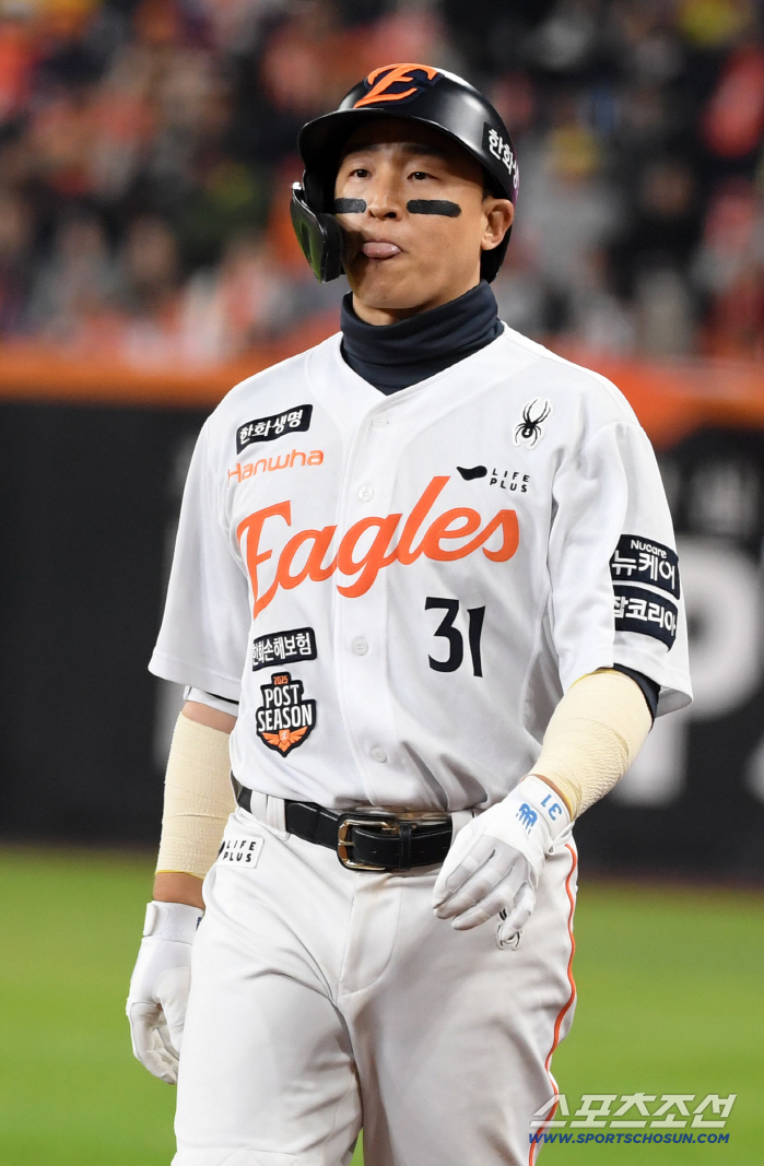 꿈의 3000안타 도전이 가능해보인 유일한 레전드, 그의 미래가 심상치 않다...FA 미아 위기인가