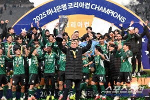 [현장에서]'퇴장·퇴장·퇴장' 축구 아닌 'UFC' 같았던 코리아컵 결승, 이해할 수 없는 행동과 이해할 수 있는 마음