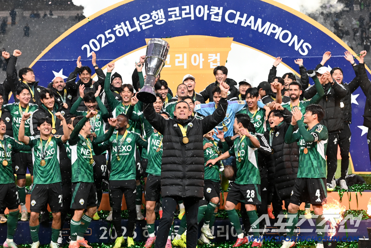[현장에서]'퇴장·퇴장·퇴장' 축구 아닌 'UFC' 같았던 코리아컵 결승…