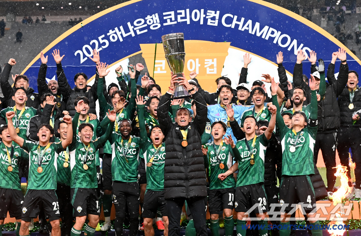 K리그1+코리아컵 '더블' 역사, 포옛과 전북의 준비된 이별도 마침표 향…
