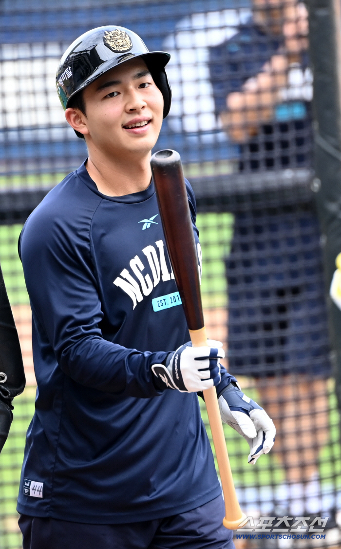 '역대 최초' 트레이드 승부수, 왜 휴식은 사치인가…