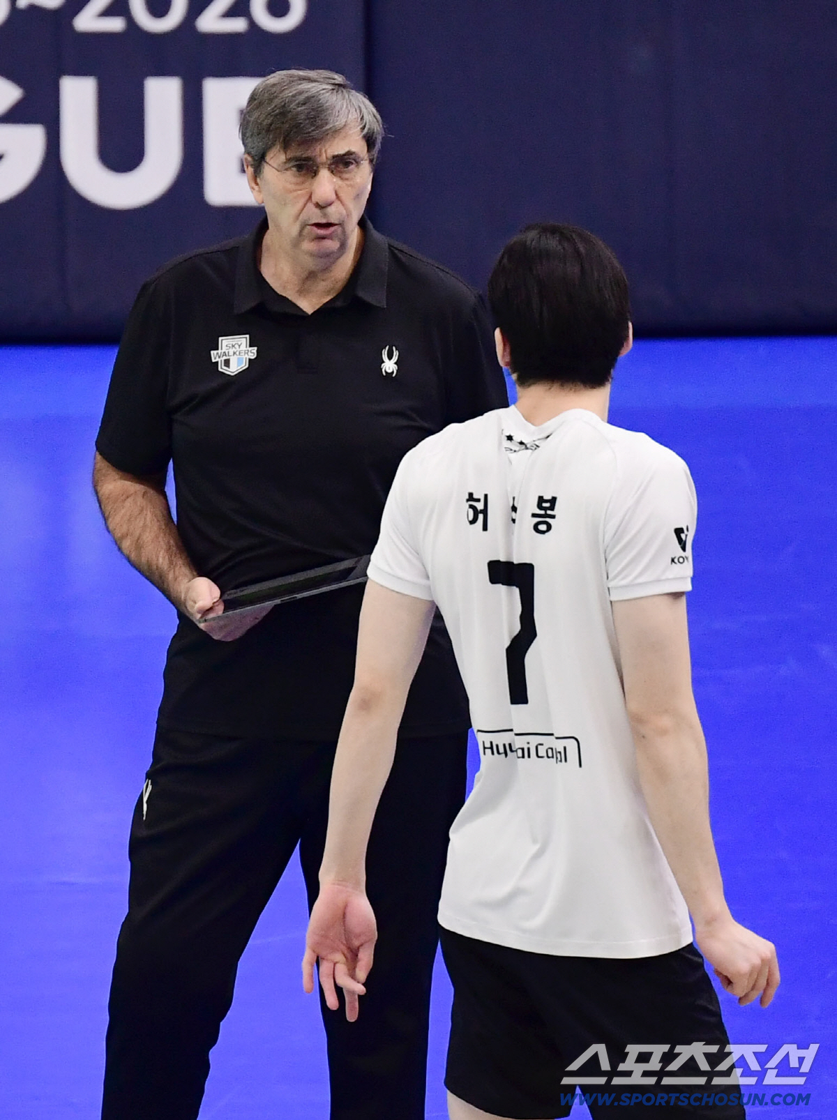 "30분이…짧은가요?" 감독방으로 출근 도장, MVP의 화려한 부활 알렸…