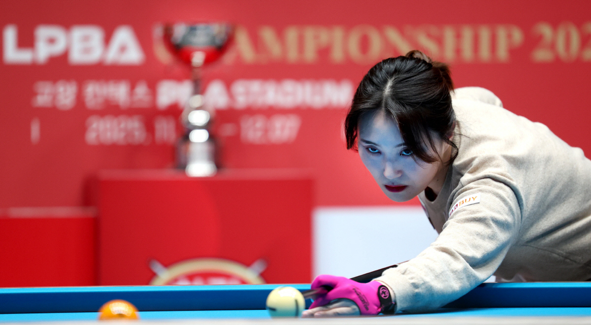 '행운의 키스가 우승을 불렀다' 원년 강호 강지은, 4년 만에 통산 세 …