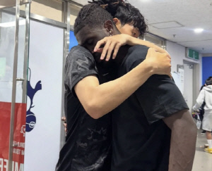 英 단독 보도! 손흥민 끌어안고 '엉엉' 토트넘 문제아, 또 대형사고 쳤다...